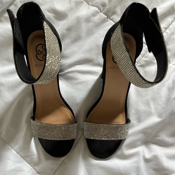 Daisy Fuentes Heels - Picture 5 of 5